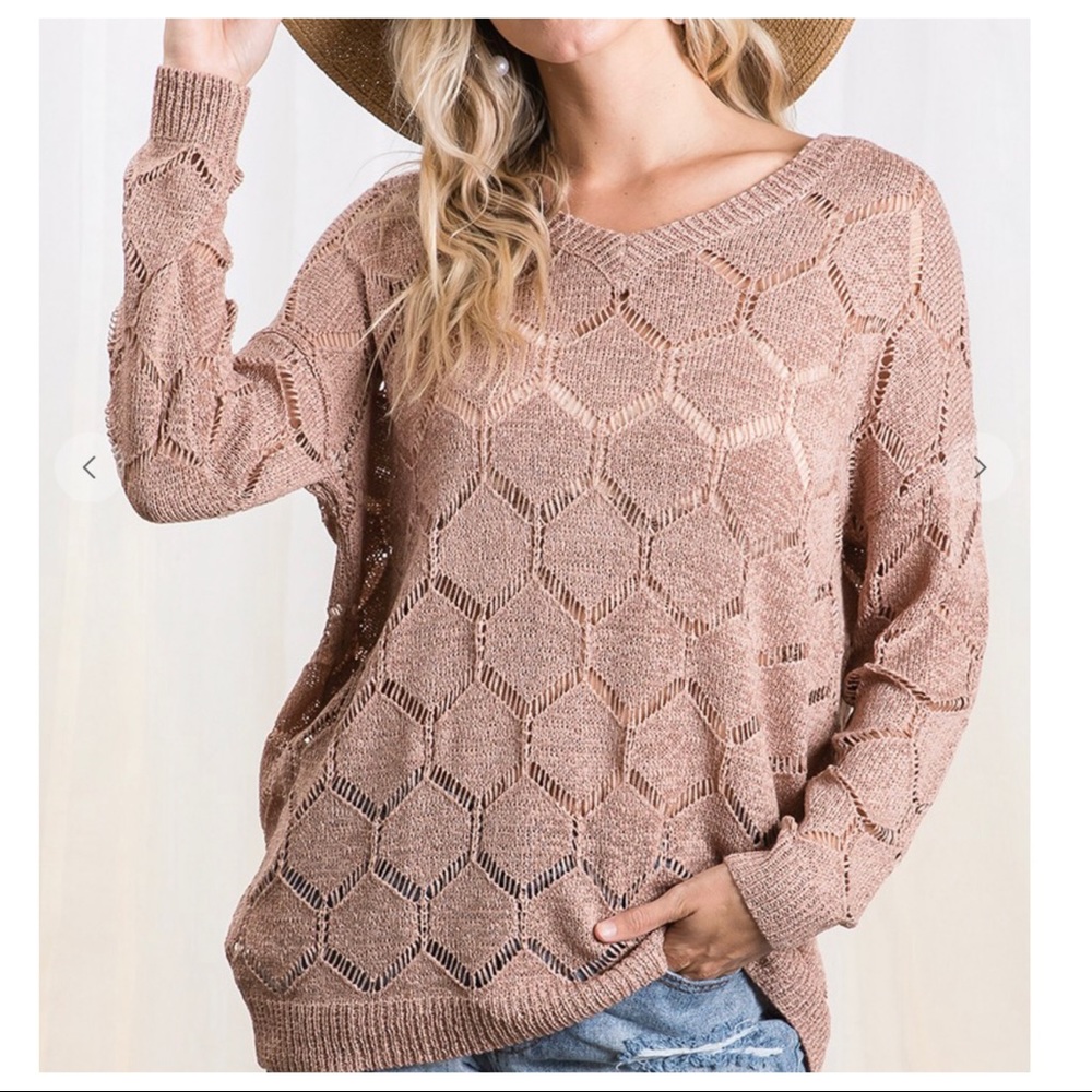 So pretty detail sweater - Picture 4 of 4